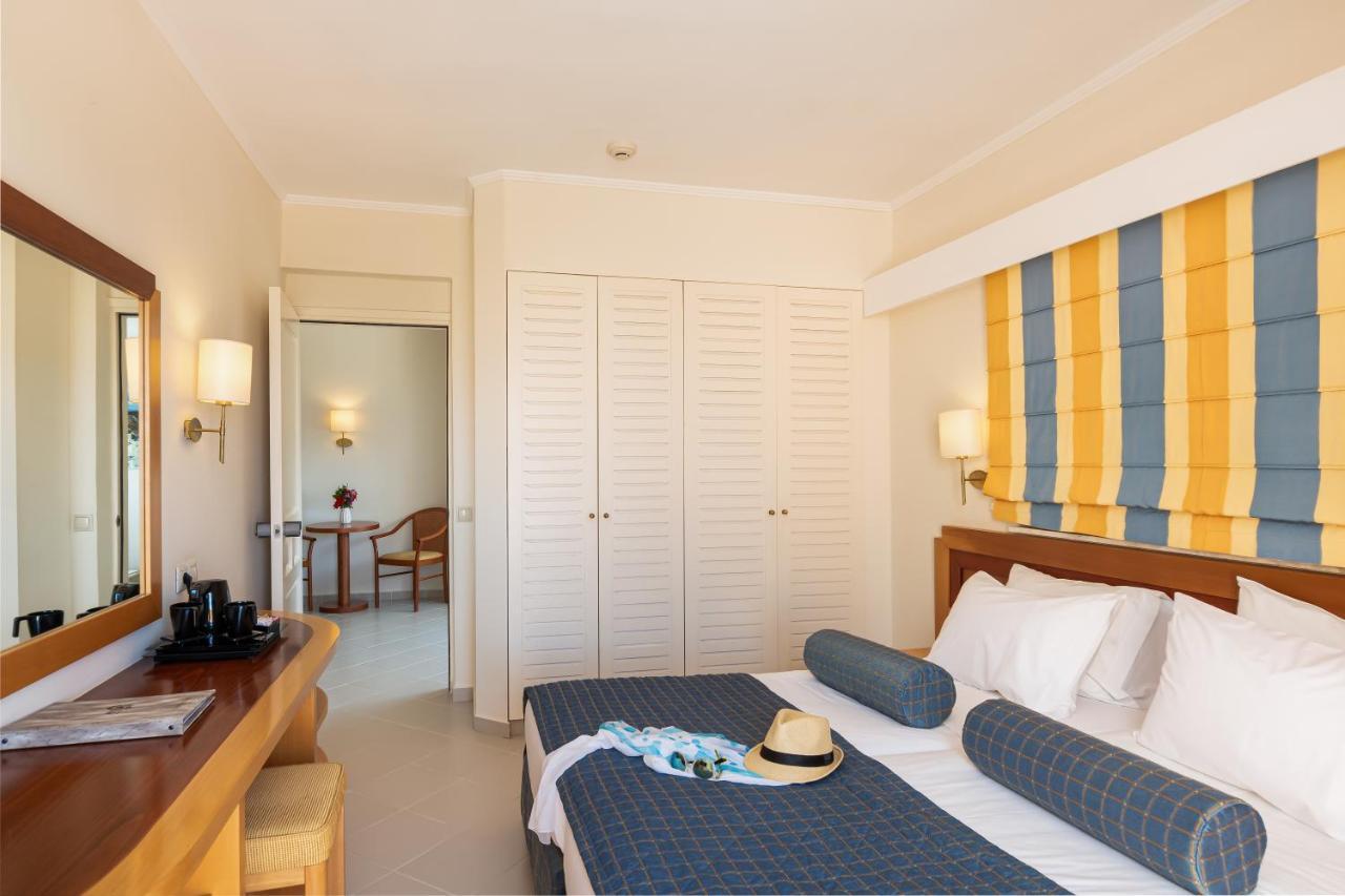 Anissa Beach Hotel ヘルソニソス エクステリア 写真