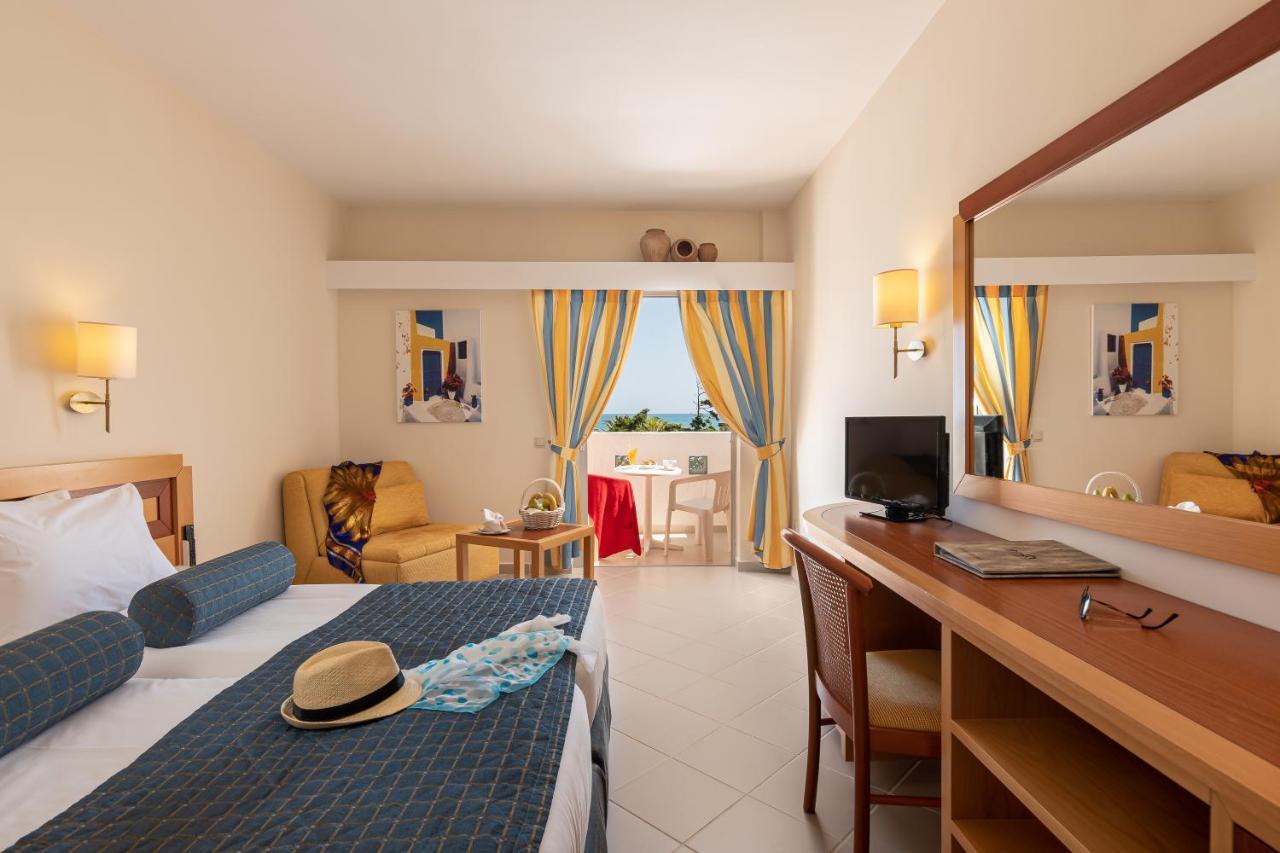 Anissa Beach Hotel ヘルソニソス エクステリア 写真